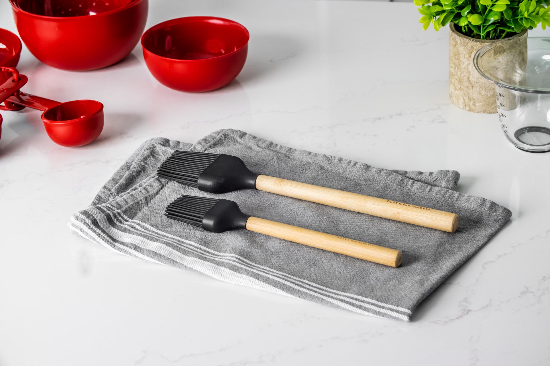 KitchenAid mašlovačka s dřevěnou rukojetí, onyx black, KQG642OHOBE