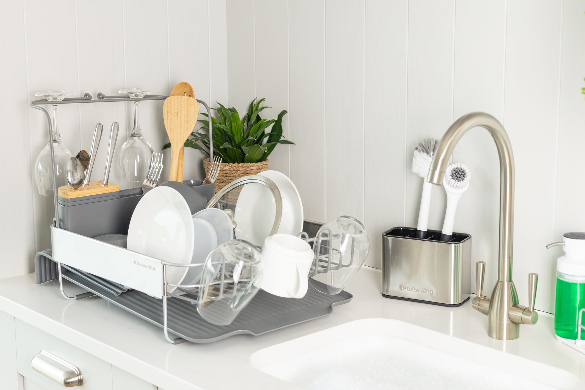 KitchenAid rozšiřovatelný odkapávač na nádobí, charcoal grey, KEG896BXCGA