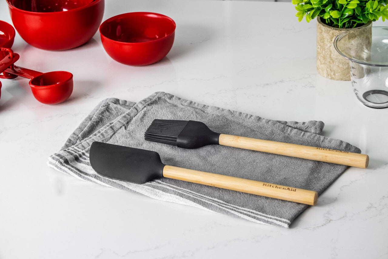 KitchenAid stěrka s dřevěnou rukojetí, onyx black, KQG631OHOBE