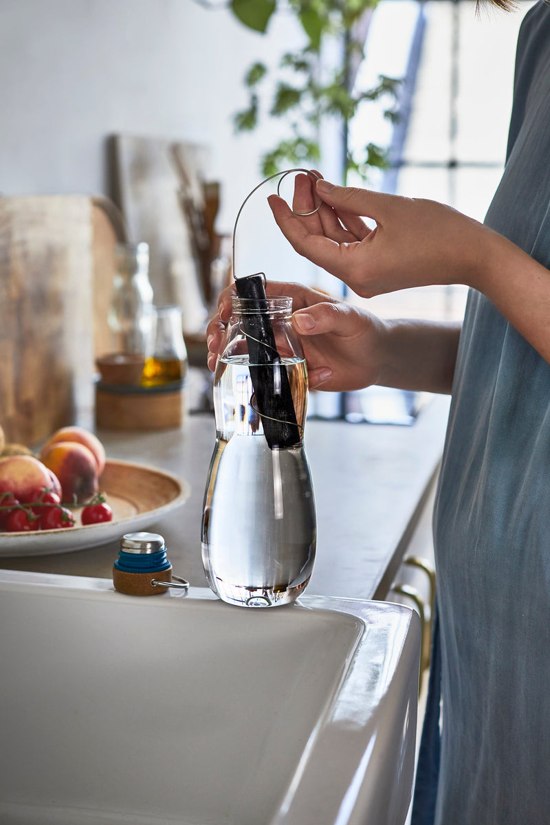 Black+Blum skleněná lahev na vodu s přírodním filtrem 650 ml, ocean, EGO-EGG005