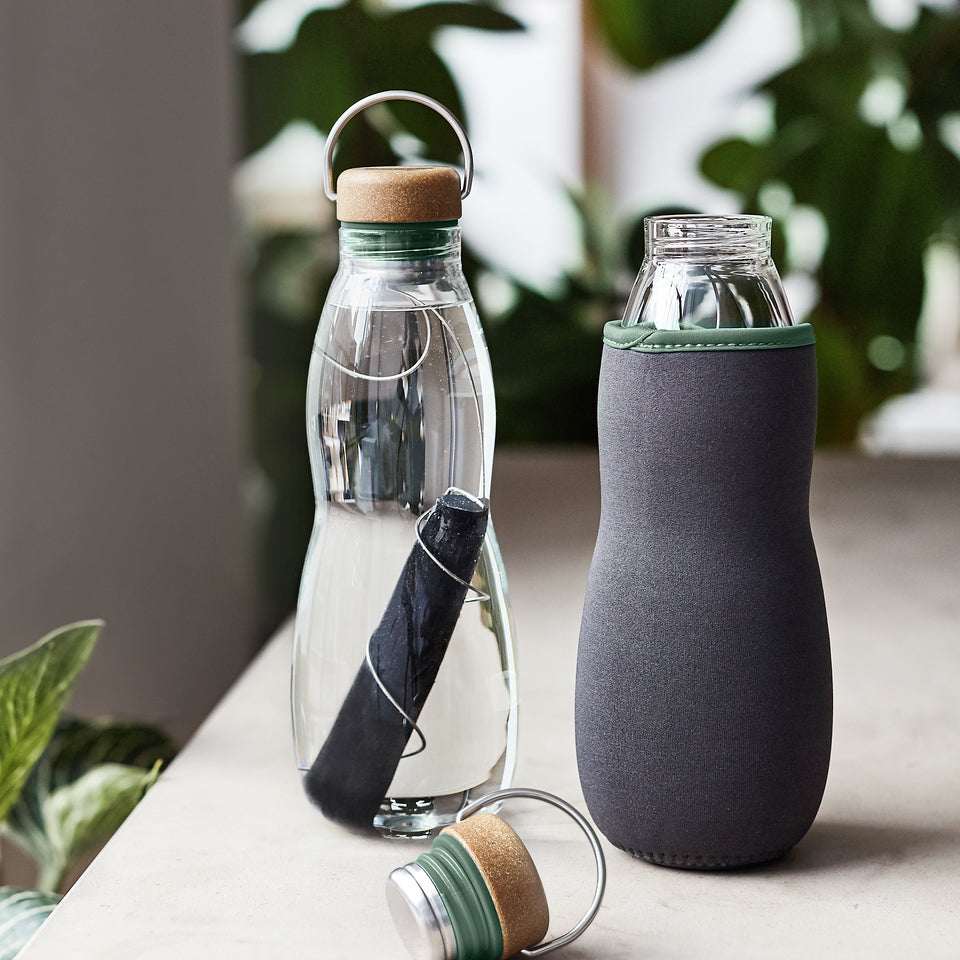 Black+Blum skleněná lahev na vodu s přírodním filtrem 650 ml, olive, EGO-EGG010