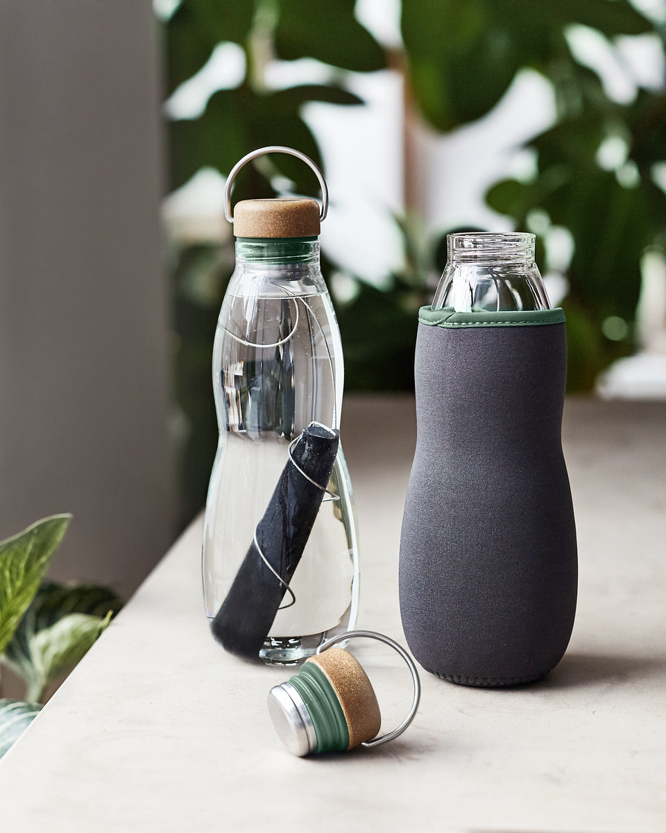Black+Blum skleněná lahev na vodu s přírodním filtrem 650 ml, olive, EGO-EGG010