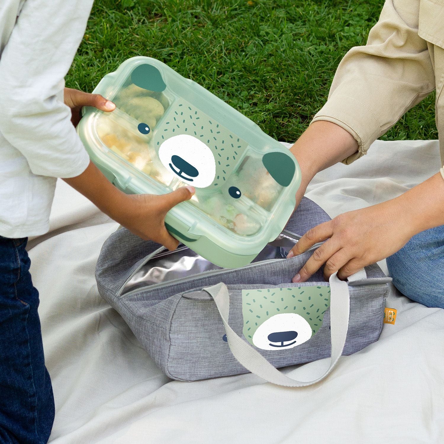 Monbento Wonder Travel dětská termotaška na svačinový box 6,5 l, green bear, 71354097