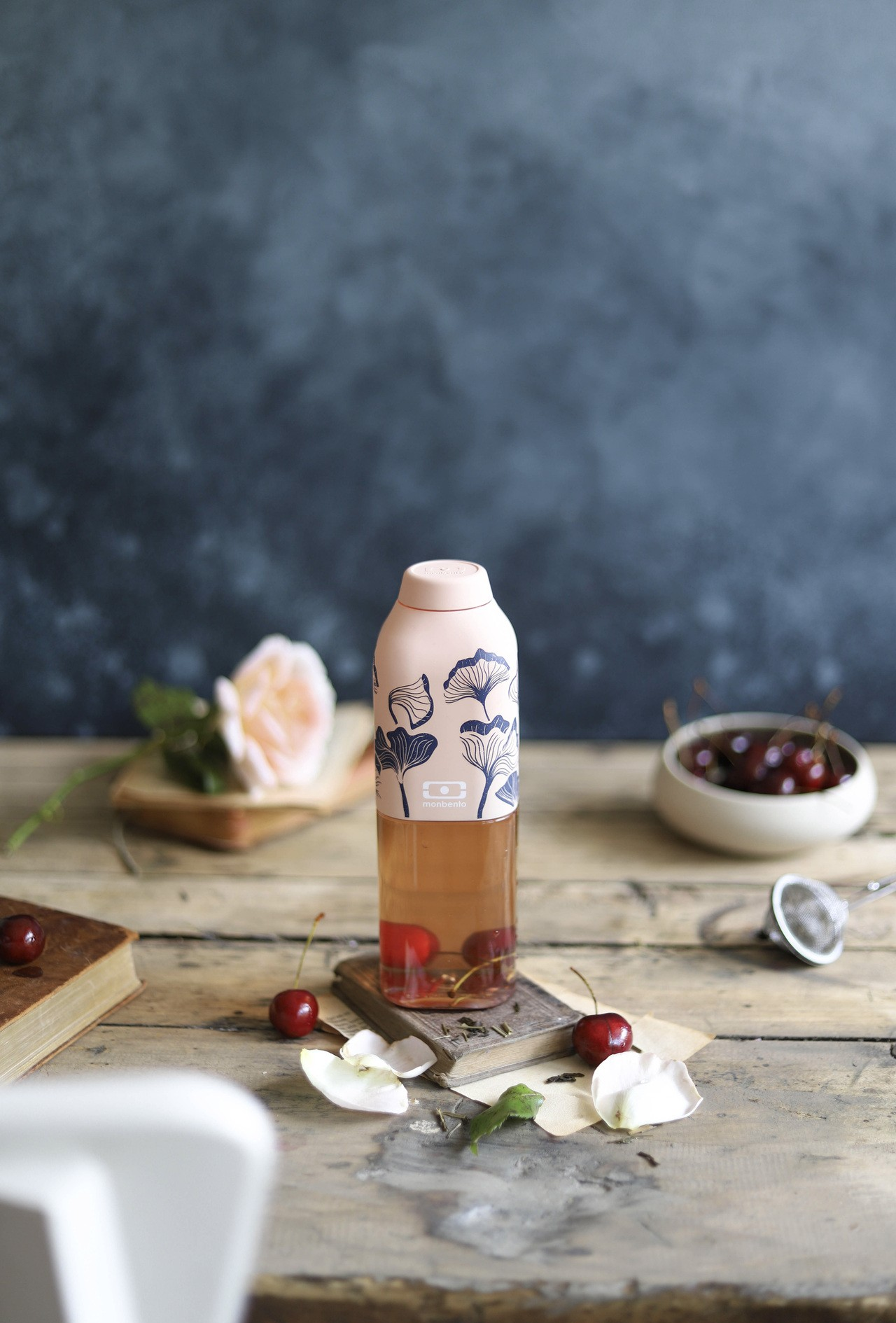 Monbento Positive M láhev na pití 500 ml, graphic ginkgo, 15014016