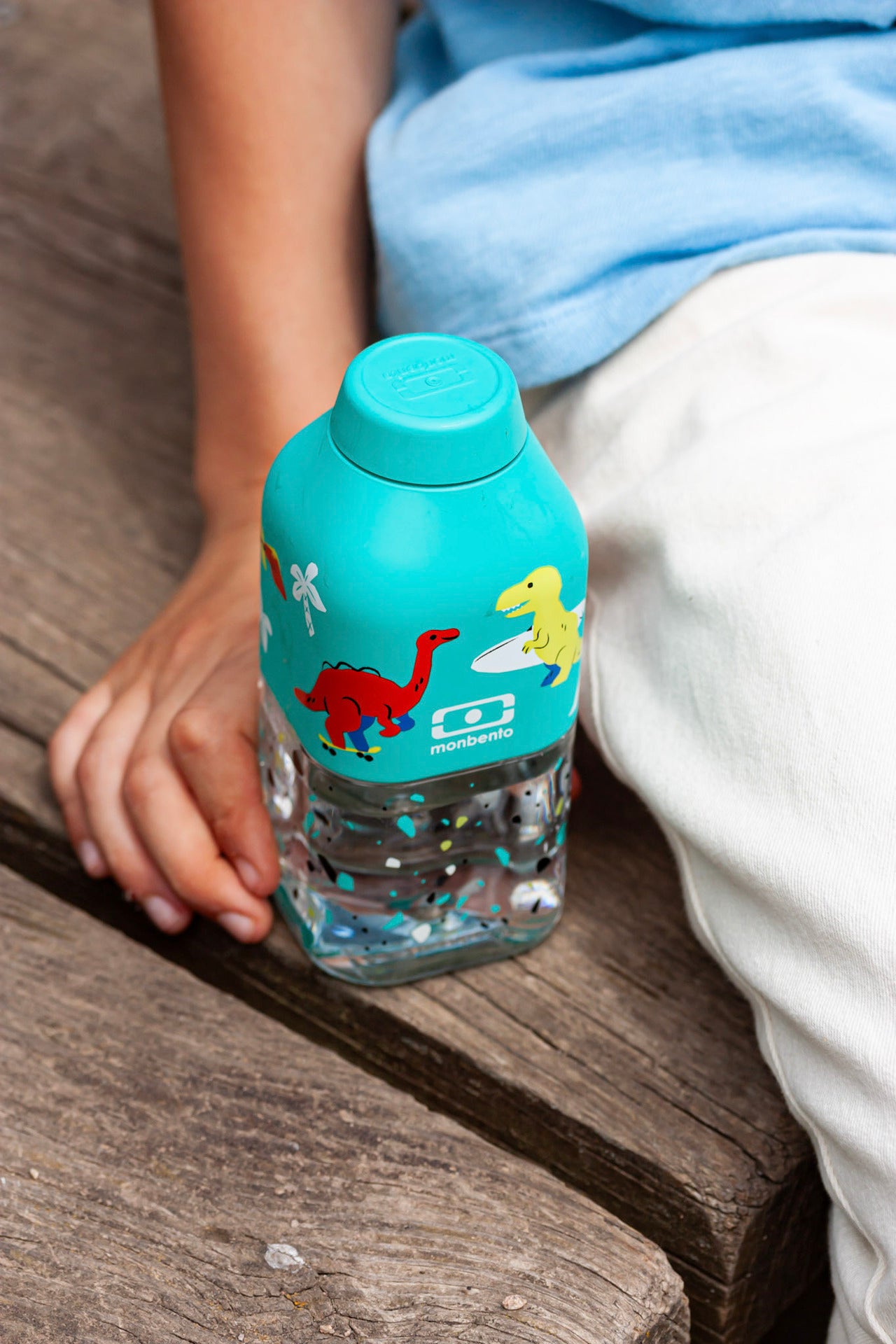 Monbento Positive S dětská láhev na pití 330 ml, blue dino, 32014120