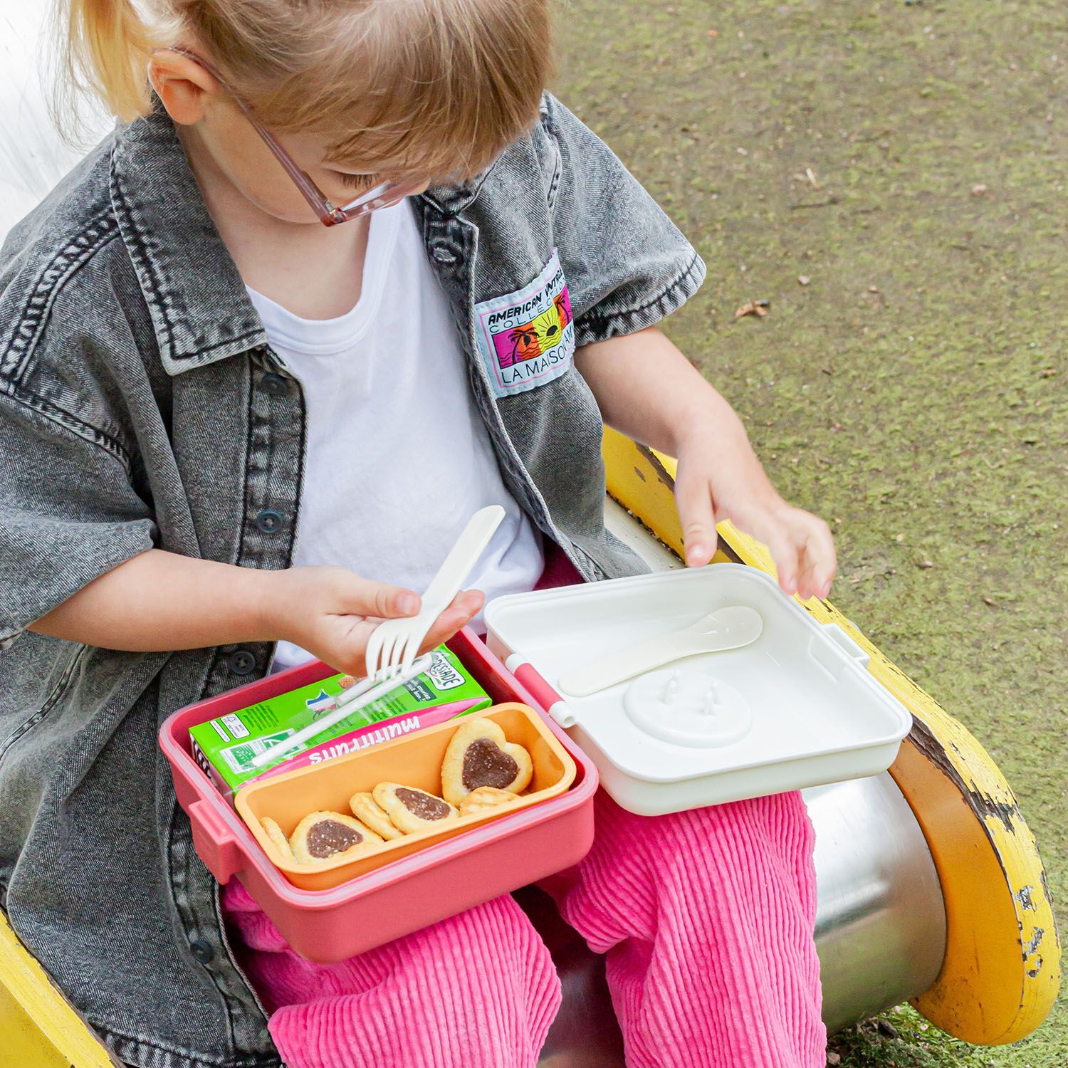 Monbento Snacky dětský svačinový box 0,85 l, pink birds, 81014121
