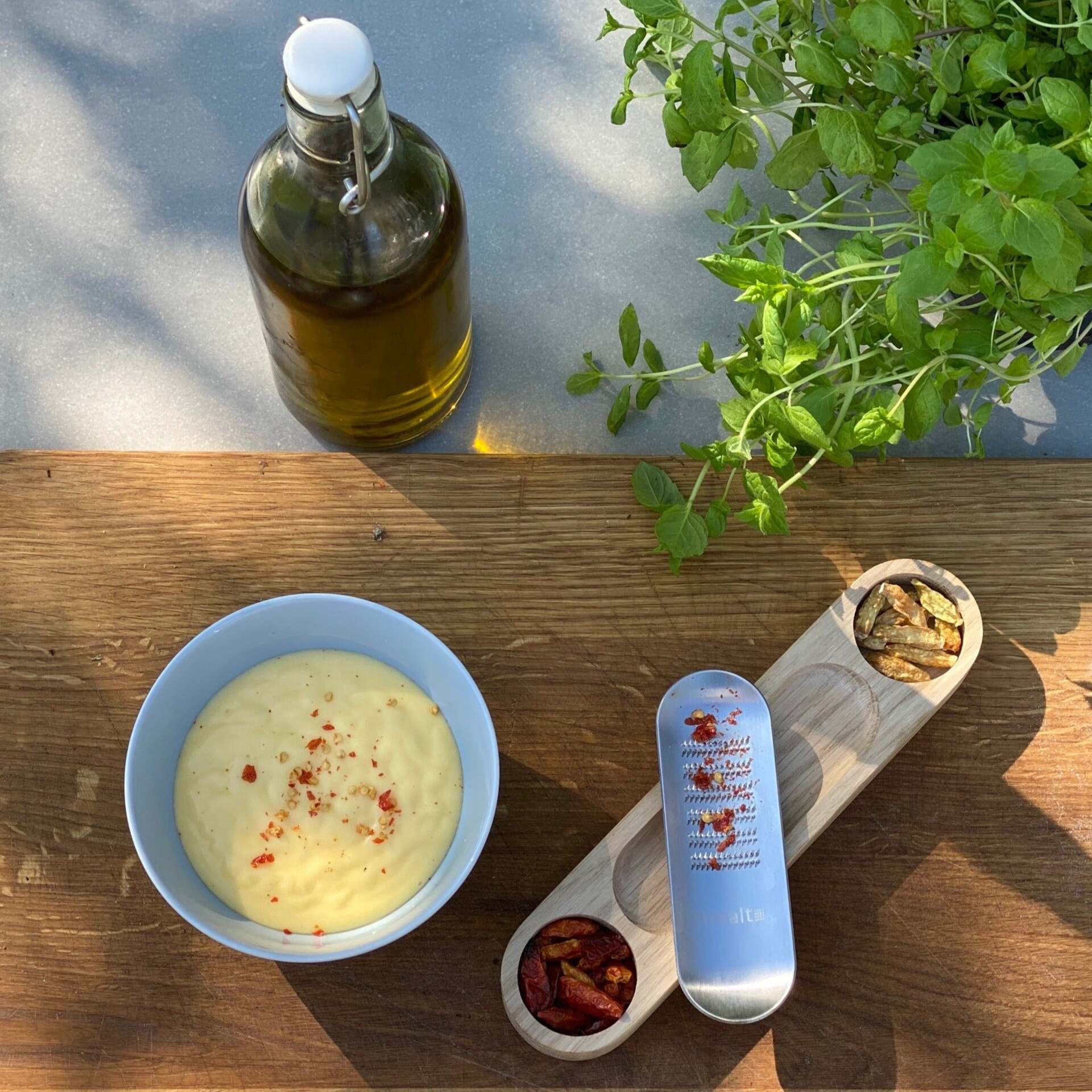Rivsalt Chili dárková sada struhadla, dřevěného stojanu a sušených bio chilli papriček, RIV024