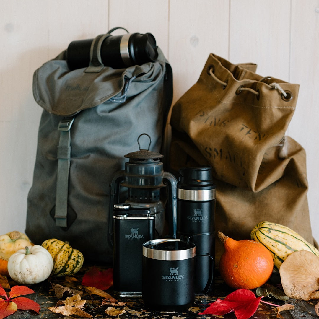 Stanley Classic kapesní láhev 230 ml, matte black pebble, 10-00837-127
