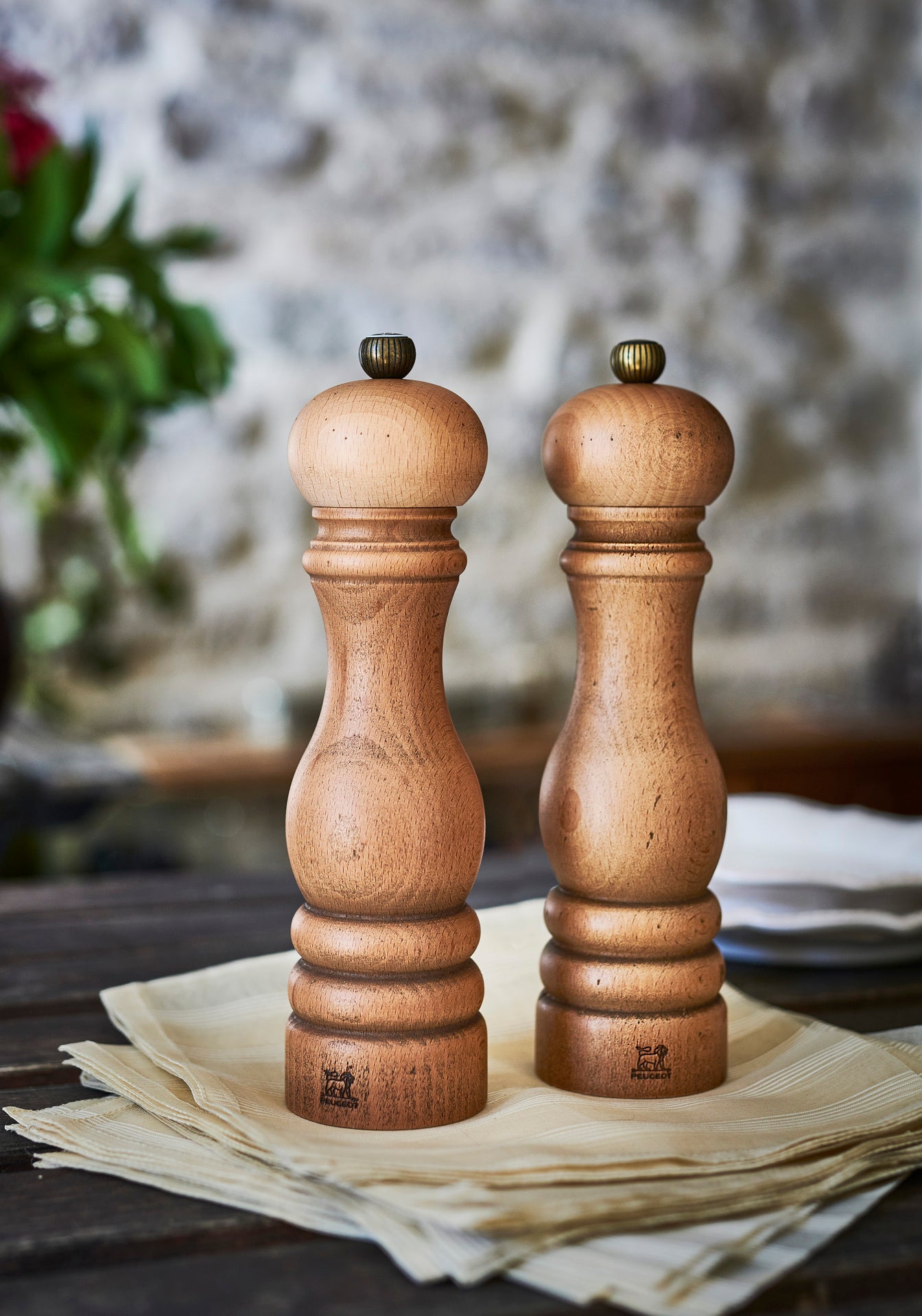 Peugeot Paris Antique mlýnek na pepř 22 cm, aged wood, 30971